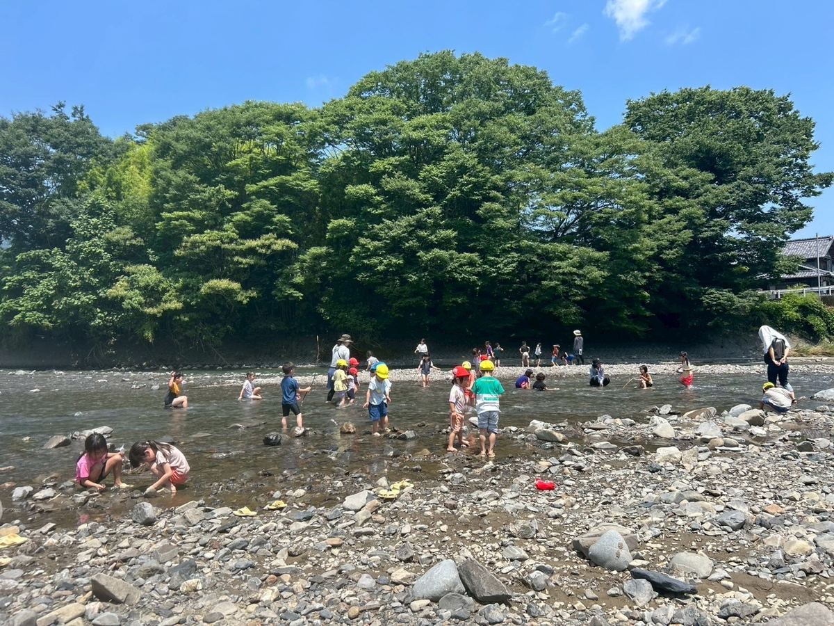 夏は毎日川遊び